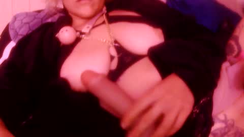 Snapshot of darnette_daisy chatting on April 2026 05:32:02 AM darnette_daisy online show from April 2026 05:32:02 AM