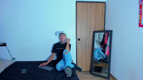 Snapshot of darwin_nlh chatting on April 2026 11:58:01 PM darwin_nlh online show from April 2026 11:58:01 PM