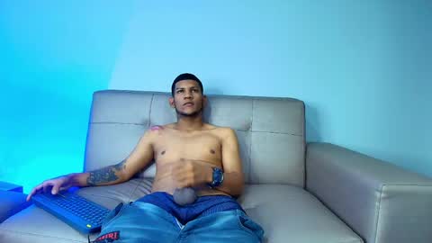 Snapshot of darwinwavex chatting on April 2026 03:02:01 PM darwinwavex online show from April 2026 03:02:01 PM