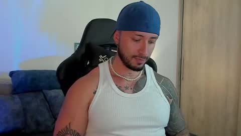 Snapshot of dave_max93 chatting on November 2025 12:32:01 AM DAVE MAX online show from November 2025 12:32:01 AM