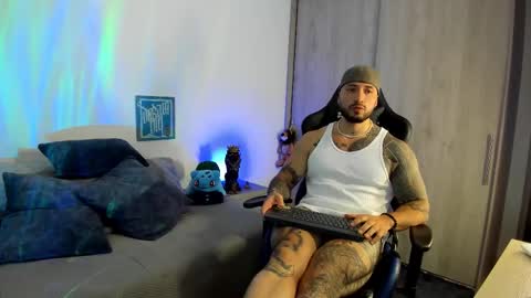 Snapshot of dave_max93 chatting on November 2025 03:45:01 PM DAVE MAX online show from November 2025 03:45:01 PM