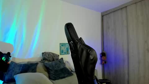 Snapshot of dave_max93 chatting on November 2025 10:03:02 AM DAVE MAX online show from November 2025 10:03:02 AM