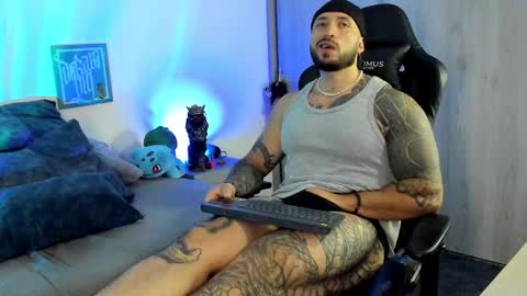 Snapshot of dave_max93 chatting on November 2025 02:43:02 AM DAVE MAX online show from November 2025 02:43:02 AM