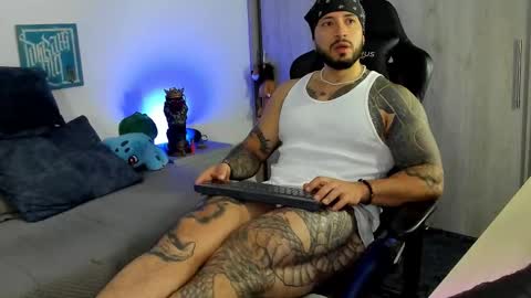 Snapshot of dave_max93 chatting on November 2025 03:00:02 PM DAVE MAX online show from November 2025 03:00:02 PM