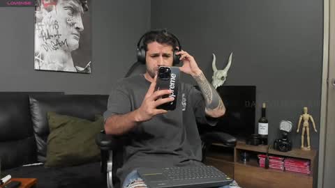 Snapshot of davevilboy chatting on December 2024 01:22:01 PM Daves online show from December 2024 01:22:01 PM