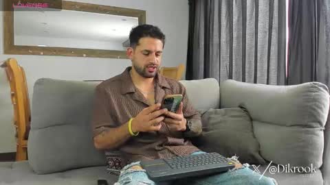 Snapshot of davevilboy chatting on October 2025 12:49:02 PM Daves online show from October 2025 12:49:02 PM