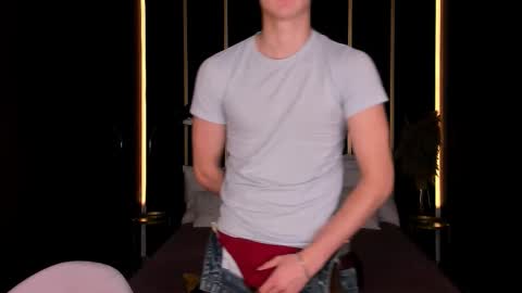 Snapshot of david__diamond chatting on November 2025 04:07:02 PM David online show from November 2025 04:07:02 PM