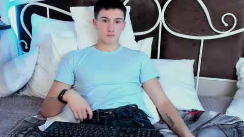 Snapshot of david__diamond chatting on November 2025 04:00:01 PM David online show from November 2025 04:00:01 PM