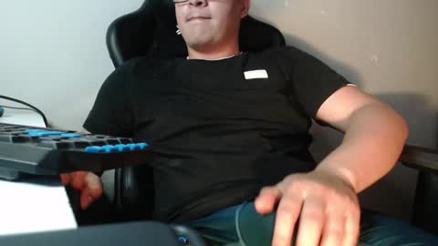 Snapshot of david_smit_ chatting on December 2025 05:52:01 PM david smit online show from December 2025 05:52:01 PM