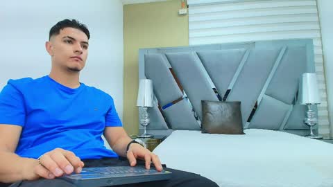 david_victoriaa online show from April 2026 01:04:01 PM