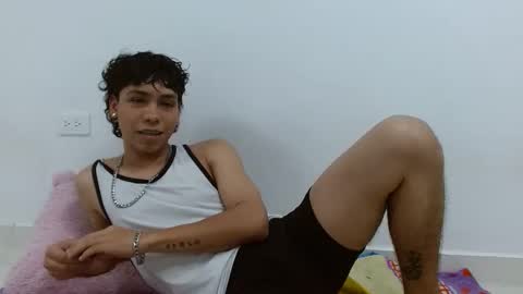 Snapshot of davidh0t69 chatting on November 2025 11:42:02 PM hot-david online show from November 2025 11:42:02 PM