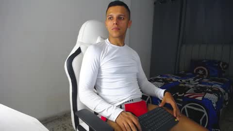 Snapshot of davisito7 chatting on January 2025 04:44:02 AM David Angel online show from January 2025 04:44:02 AM