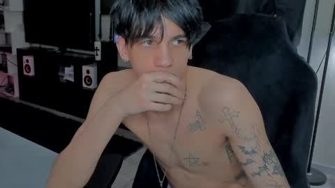 Snapshot of davisross chatting on April 2026 01:50:01 AM davis online show from April 2026 01:50:01 AM