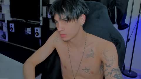 Snapshot of davisross chatting on April 2026 04:43:02 AM davis online show from April 2026 04:43:02 AM