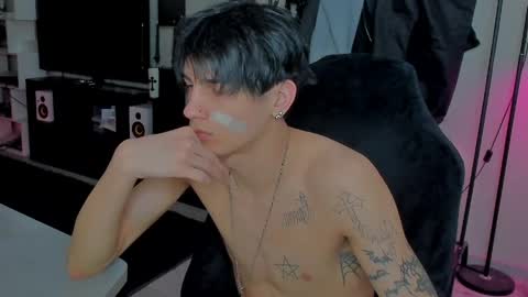 Snapshot of davisross chatting on April 2026 04:48:01 PM davis online show from April 2026 04:48:01 PM