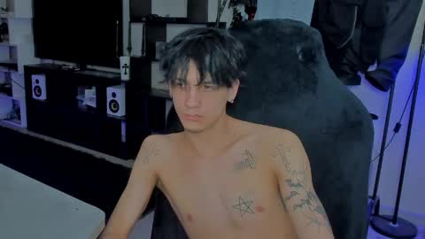 Snapshot of davisross chatting on April 2026 06:12:02 PM davis online show from April 2026 06:12:02 PM