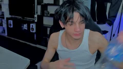 Snapshot of davisross chatting on April 2026 03:23:01 AM davis online show from April 2026 03:23:01 AM