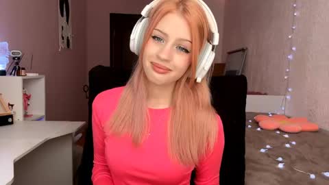 Snapshot of dawnawiand chatting on April 2026 11:09:01 AM Mili online show from April 2026 11:09:01 AM