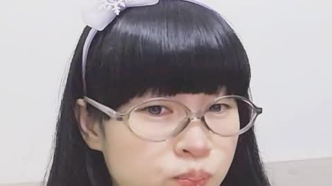 Snapshot of dawnlove22 chatting on April 2026 04:24:02 AM Mita online show from April 2026 04:24:02 AM