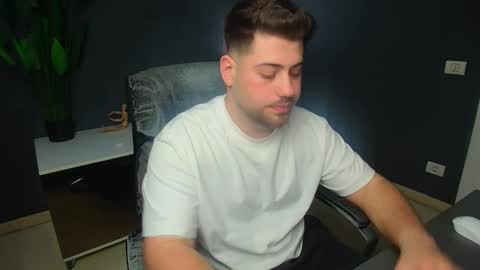 Snapshot of daxgreer chatting on April 2026 04:10:02 AM DaxGreer online show from April 2026 04:10:02 AM