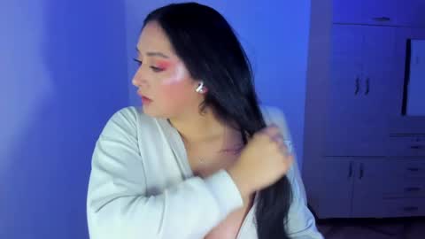 Snapshot of daysi_glow chatting on June 2026 10:04:01 PM online show from June 2026 10:04:01 PM