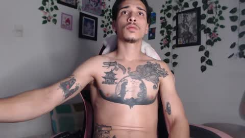 Snapshot of dazzayyy chatting on December 2024 12:23:01 AM dazzayy online show from December 2024 12:23:01 AM