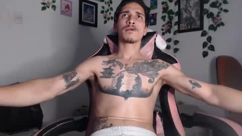 Snapshot of dazzayyy chatting on December 2024 12:20:02 AM dazzayy online show from December 2024 12:20:02 AM