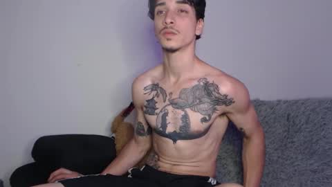 Snapshot of dazzayyy chatting on October 2025 12:33:02 AM dazzayy online show from October 2025 12:33:02 AM