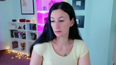 Snapshot of dd__shari chatting on April 2026 04:37:01 AM Shari online show from April 2026 04:37:01 AM