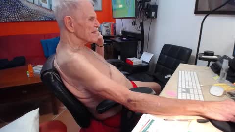 Snapshot of ddaldd chatting on December 2025 09:20:01 PM NOLADon online show from December 2025 09:20:01 PM