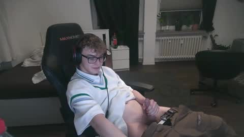 Snapshot of deanparkerx chatting on November 2025 03:28:01 AM Dean online show from November 2025 03:28:01 AM