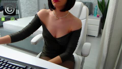 Snapshot of dear_ellisse chatting on December 2024 09:32:02 AM Elly online show from December 2024 09:32:02 AM