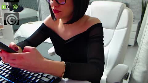 Snapshot of dear_ellisse chatting on January 2025 09:24:02 AM Elly online show from January 2025 09:24:02 AM