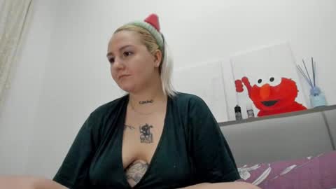 Debbie Mon Tue Fri Sun Sat GMT 3 1000am - 0400pm  online show from February 2025 08:54:01 PM