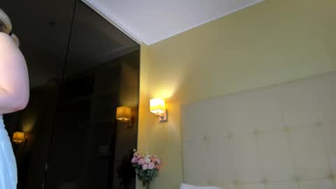 Debbie Mon Tue Fri Sun Sat GMT 3 1000am - 0400pm  online show from September 2025 04:18:02 PM