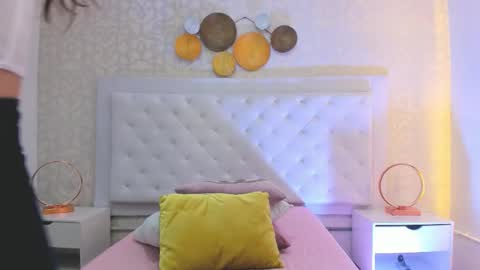 Snapshot of debora_scoot chatting on November 2025 10:24:01 AM Debora online show from November 2025 10:24:01 AM