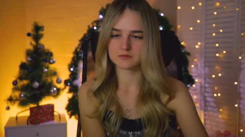 Snapshot of deboralarson chatting on December 2025 03:57:01 AM Debora online show from December 2025 03:57:01 AM