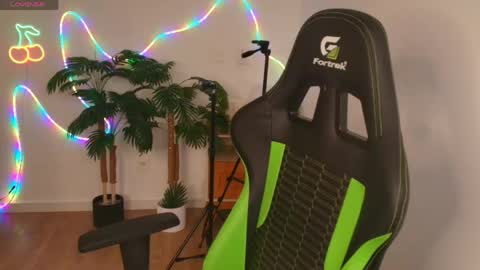 Snapshot of debra_foxx chatting on April 2026 11:33:01 AM Debra online show from April 2026 11:33:01 AM