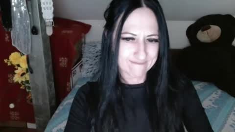 Snapshot of debramilf chatting on April 2026 01:19:01 AM DebraMilf online show from April 2026 01:19:01 AM