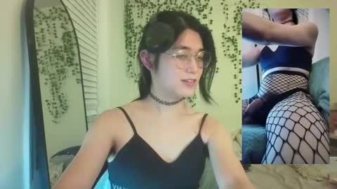 deciduousdoll online show from November 2025 07:30:01 AM