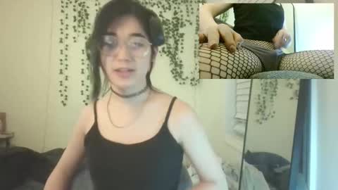 deciduousdoll online show from December 2025 07:01:02 AM