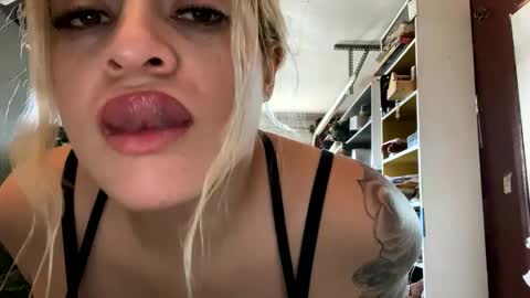 Camila Palacios online show from February 2025 05:03:02 PM