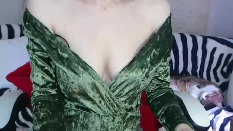 Snapshot of deessedivine chatting on January 2025 12:33:01 PM KamiDevi online show from January 2025 12:33:01 PM