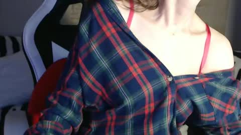 Snapshot of deessedivine chatting on January 2025 03:39:02 PM KamiDevi online show from January 2025 03:39:02 PM