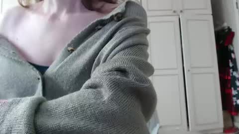 Snapshot of deessedivine chatting on February 2025 02:36:01 PM KamiDevi online show from February 2025 02:36:01 PM