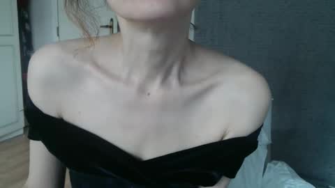 Snapshot of deessedivine chatting on September 2025 12:49:02 PM KamiDevi online show from September 2025 12:49:02 PM