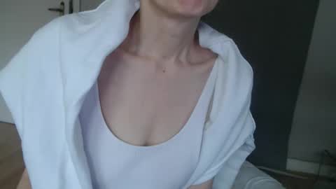 Snapshot of deessedivine chatting on October 2025 02:39:02 PM KamiDevi online show from October 2025 02:39:02 PM