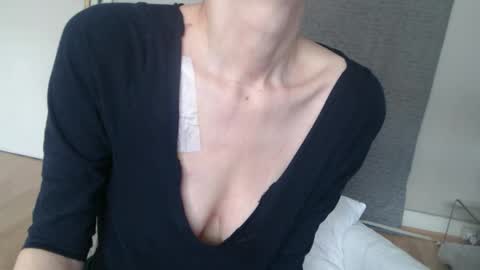 Snapshot of deessedivine chatting on October 2025 12:23:02 PM KamiDevi online show from October 2025 12:23:02 PM