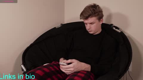 Snapshot of deeyungguy chatting on December 2024 09:46:02 AM more content and goodies online show from December 2024 09:46:02 AM