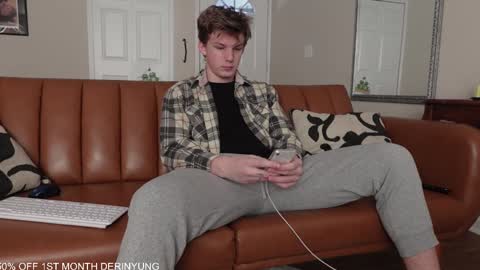 Snapshot of deeyungguy chatting on February 2025 01:29:01 PM more content and goodies online show from February 2025 01:29:01 PM